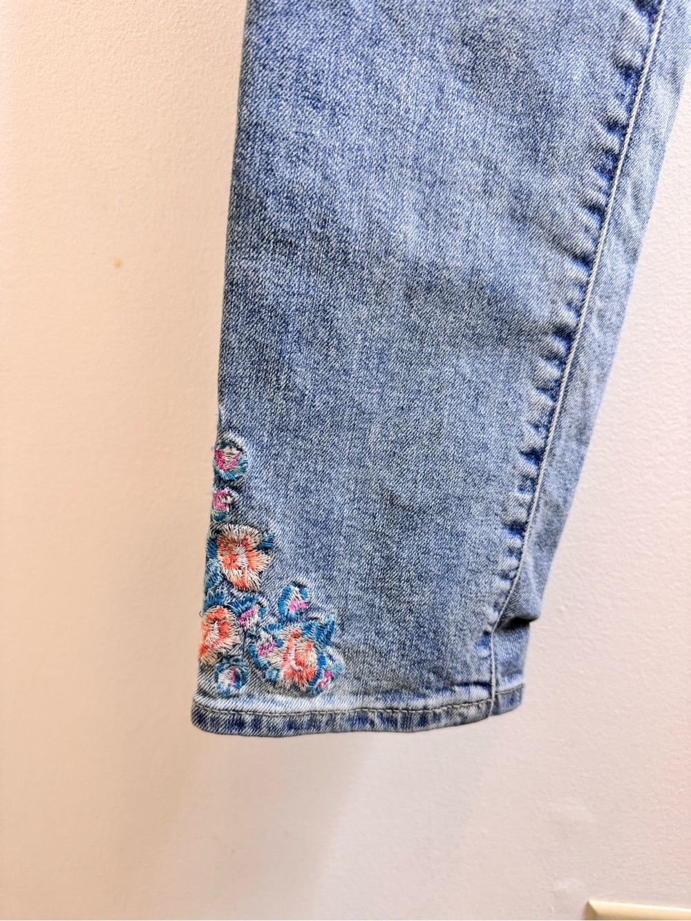 Floral Embroidered Lucky Brand Light Blue Skinny Jeans - Picture 4 of 5